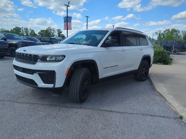 New 2026 Bright White Clear-Coat Exterior Paint Jeep Laredo image 5