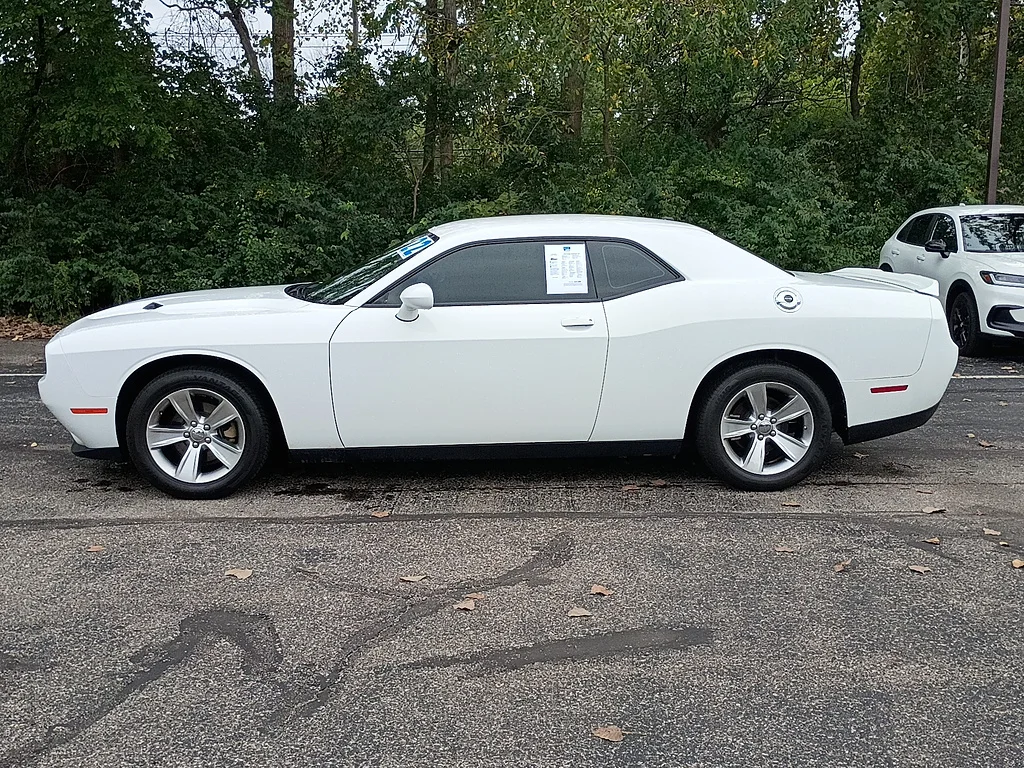 Used 2022 White Knuckle Clear Coat Dodge SXT image 6