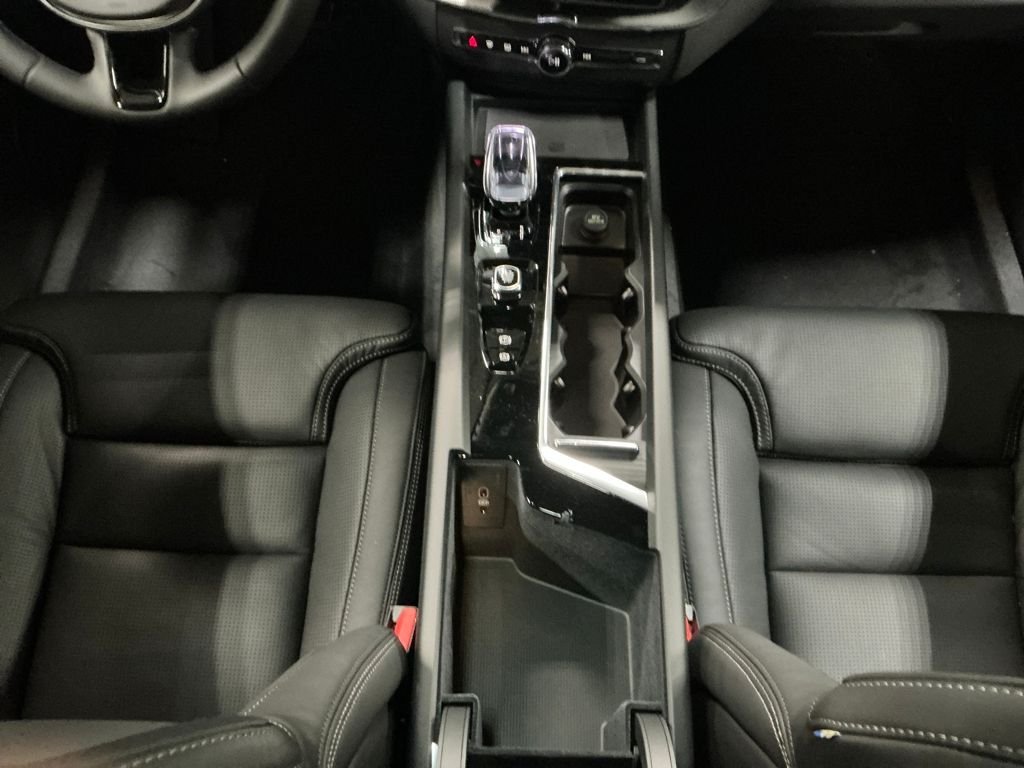 New 2026 Black Volvo B5 Ultra Black Edition image 15