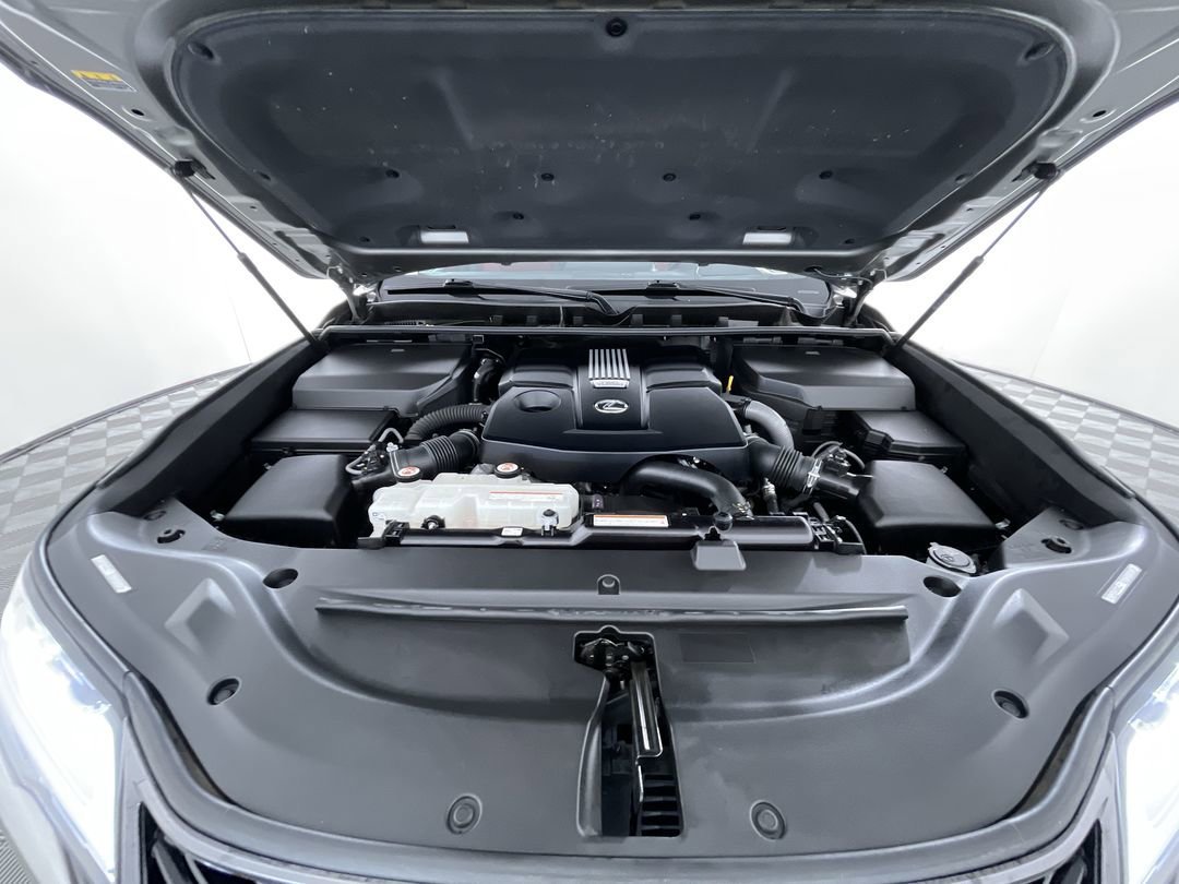 Used 2024 Atomic Silver Lexus 600 F SPORT image 27