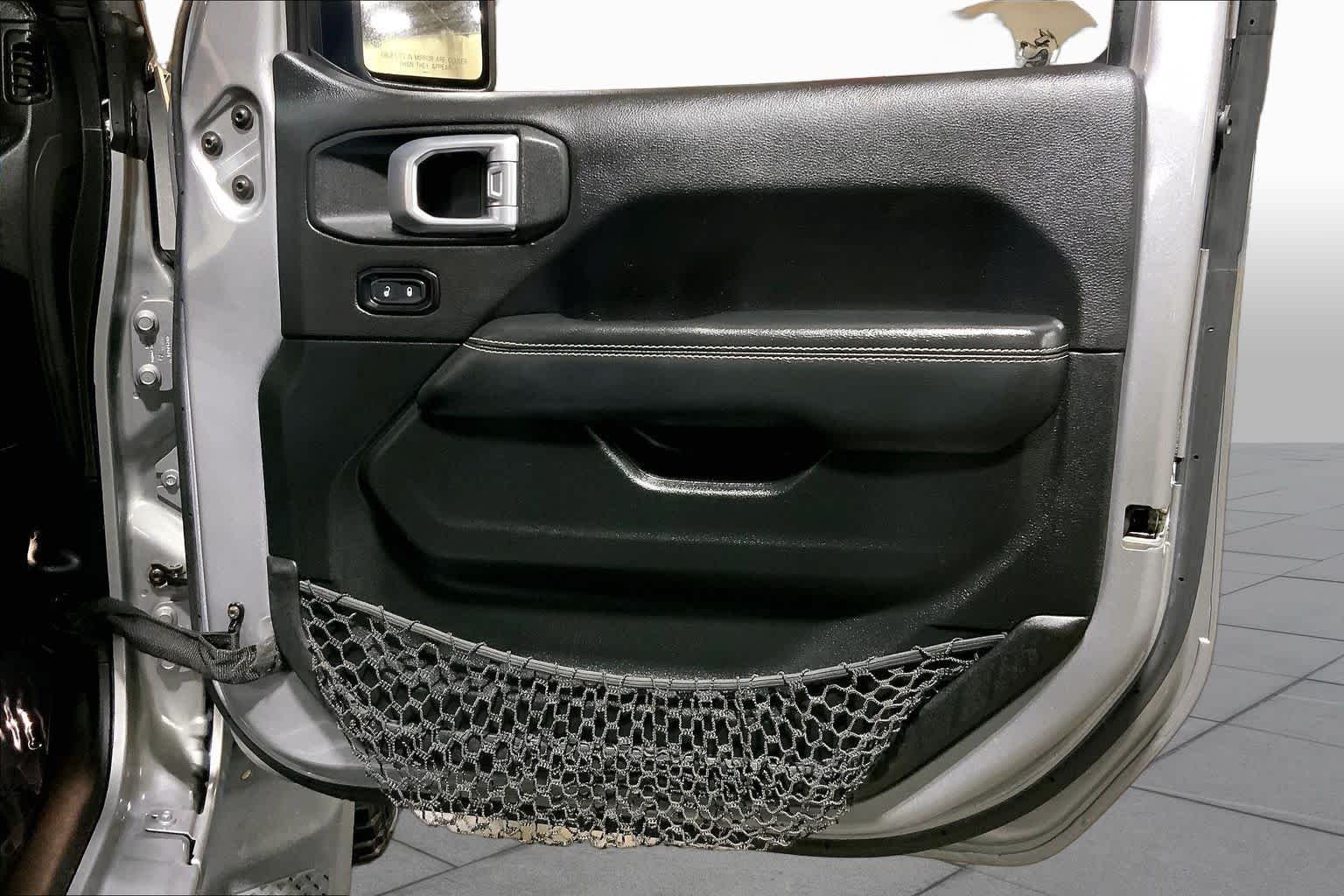 Used 2020 Billet Silver Metallic Clearcoat Jeep Overland image 23