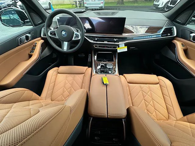 New 2026 Mineral White Metallic BMW xDrive50e image 6