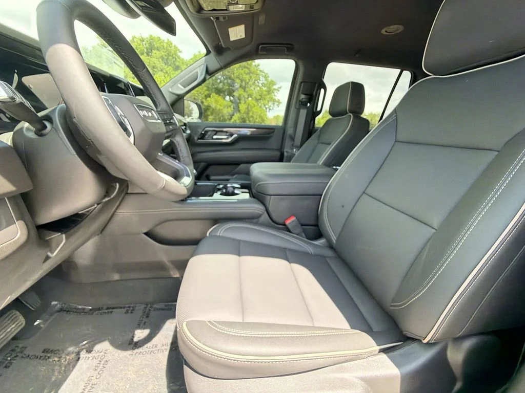 New 2026 Sterling Metallic GMC Elevation image 17