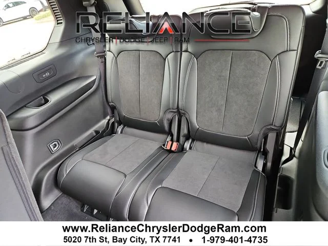 New 2026 Diamond Black Crystal Pearl-Coat Exterior Paint Jeep Altitude image 12