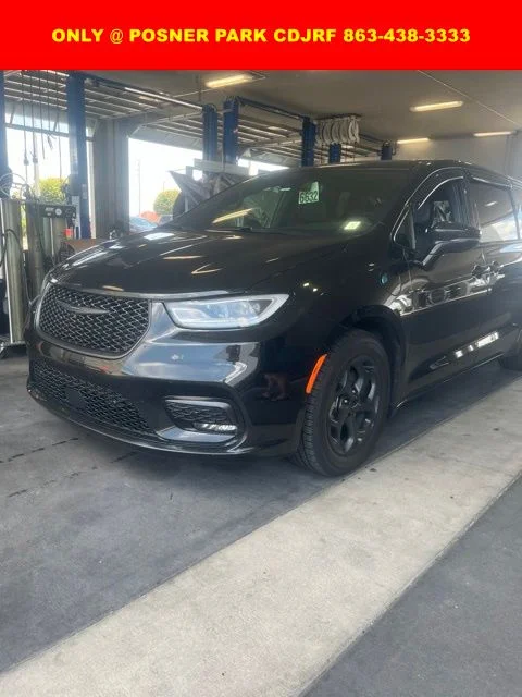 Used 2022 Black Chrysler Limited image 6