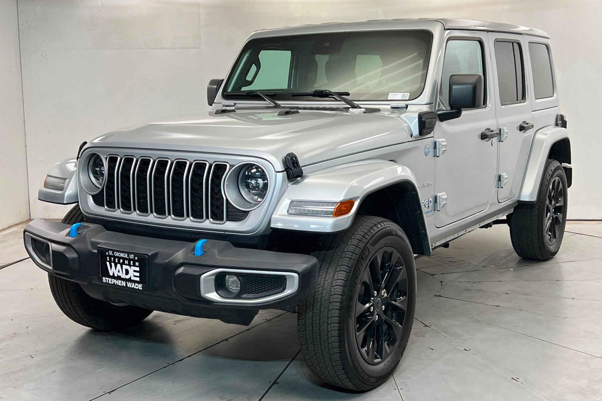Used 2024 Silver Zynith Clearcoat Jeep Sahara image 1
