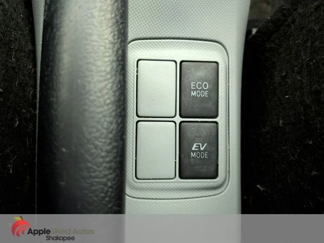 Used 2014  Toyota Two image 19
