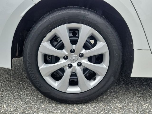 Used 2023 White Toyota LE image 5