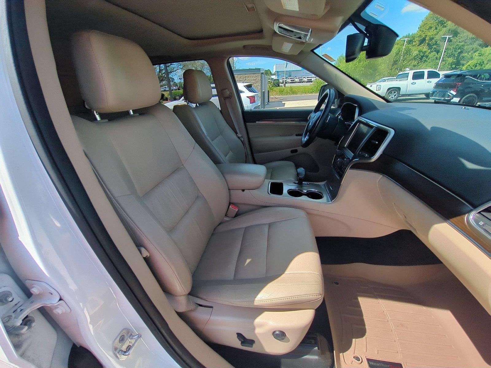Used 2015 Bright White Clearcoat Jeep Limited image 37