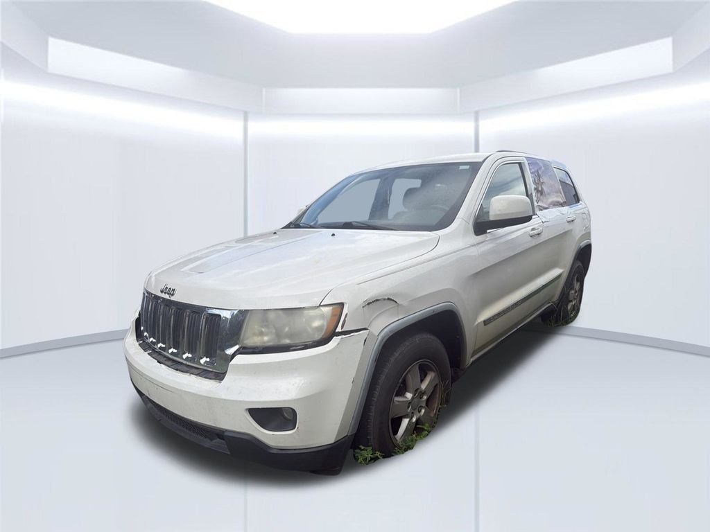 Used 2012 White Jeep Laredo image 4