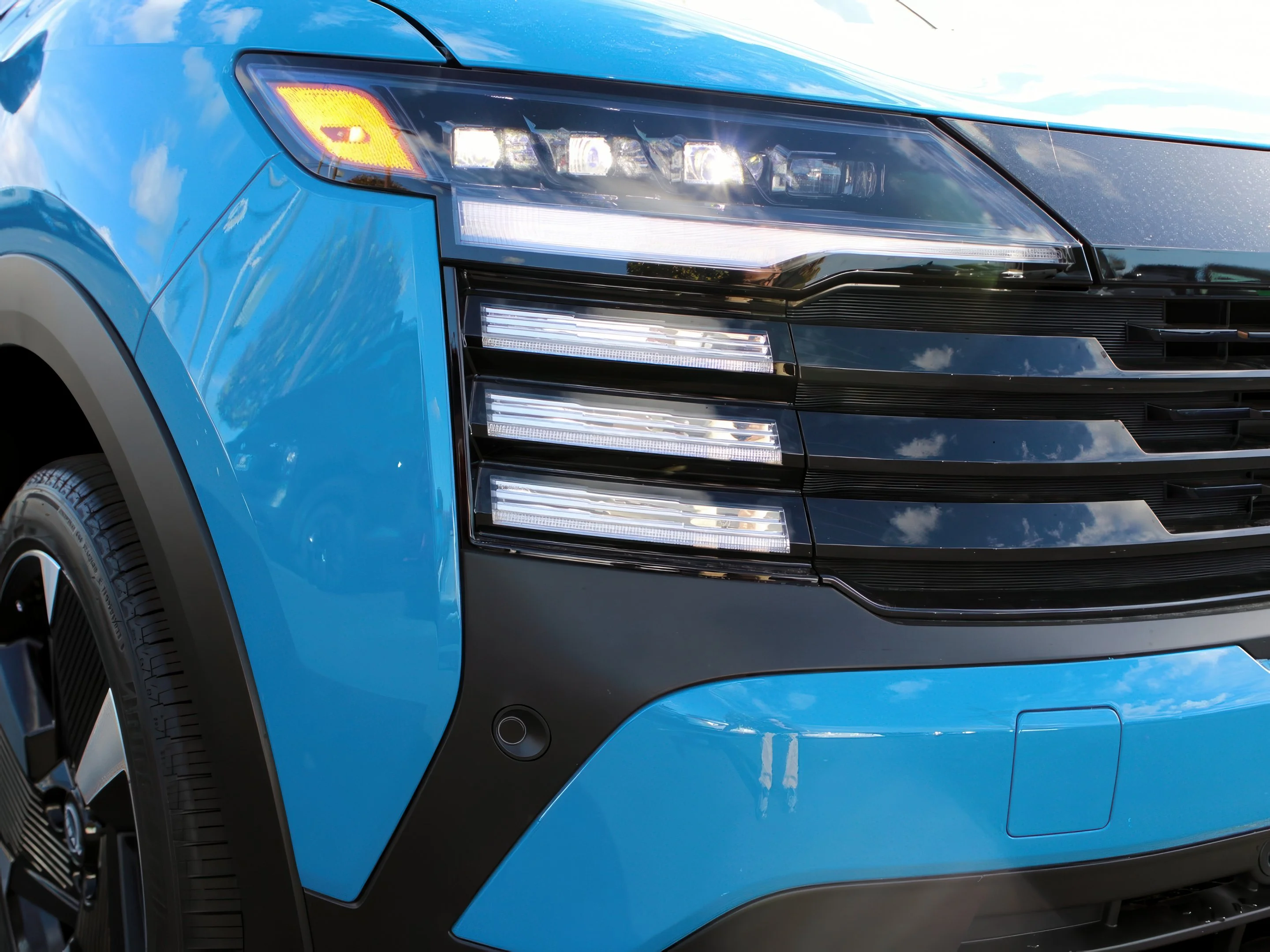 New 2026 Arctic Ice Blue Metallic / Super Black Two-tone Nissan SR image 28