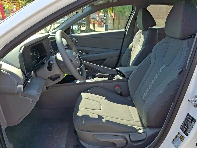 New 2026 White Hyundai SE image 10