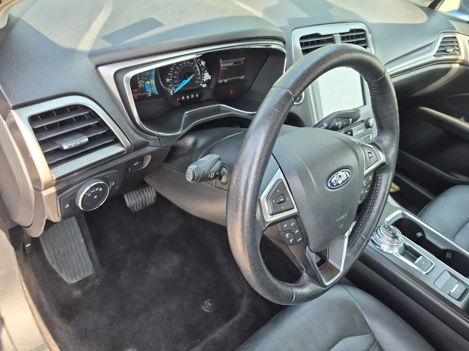 Used 2018 Blue Metallic Ford SE image 10