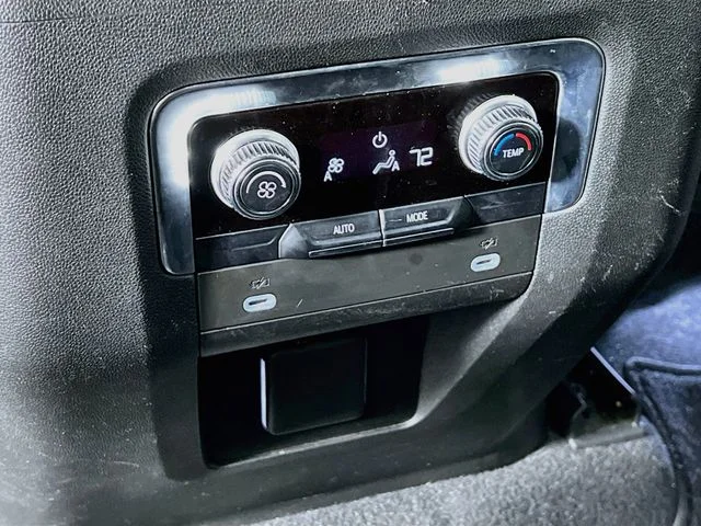 Used 2023 Silver GMC SLT image 37