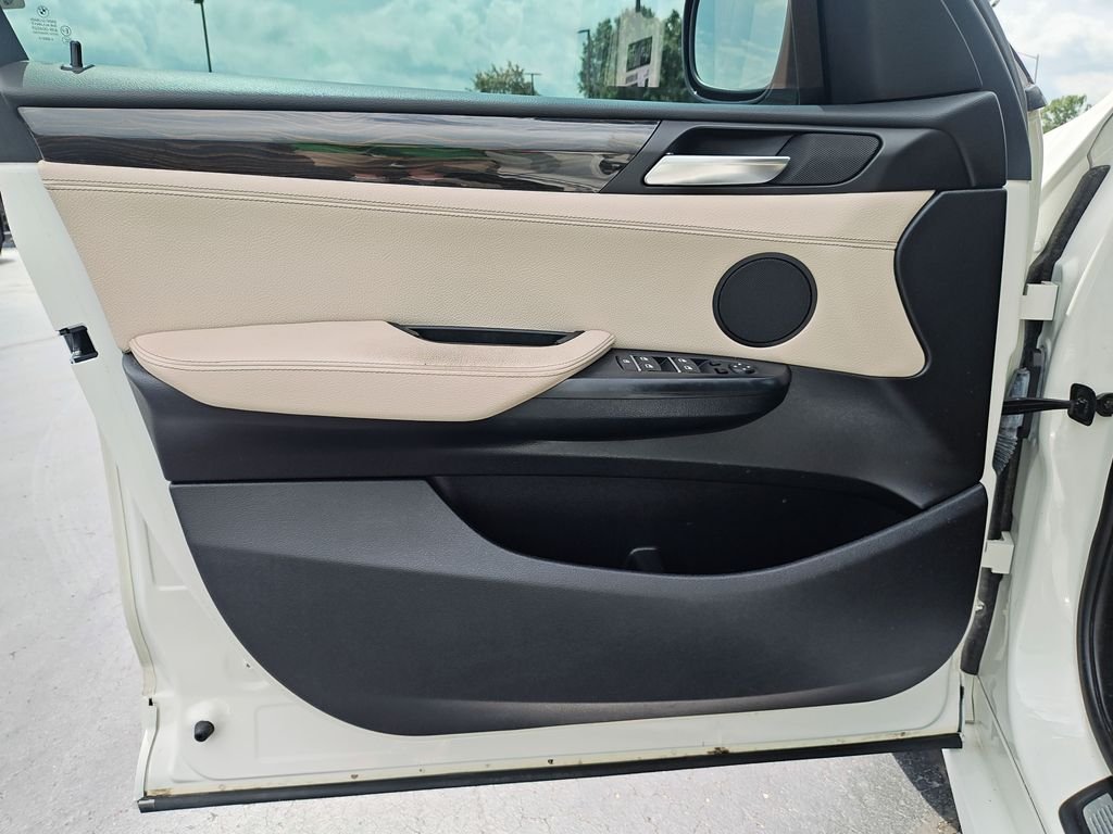 Used 2013 White BMW xDrive28i image 12