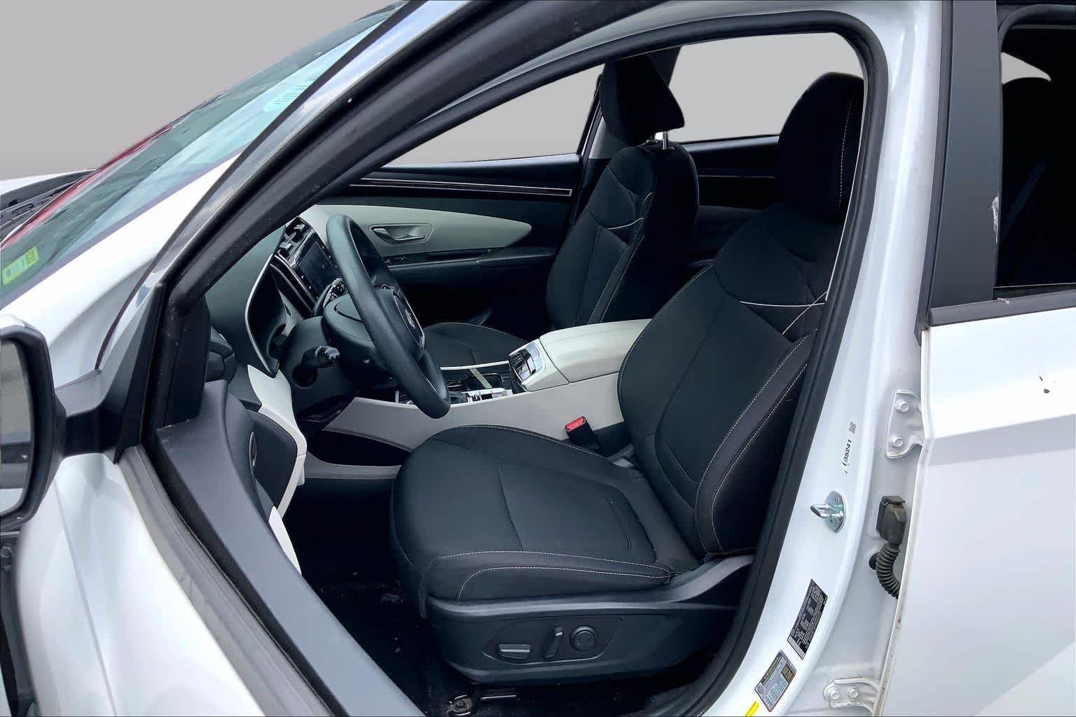 Used 2022 Quartz White Hyundai SEL image 8