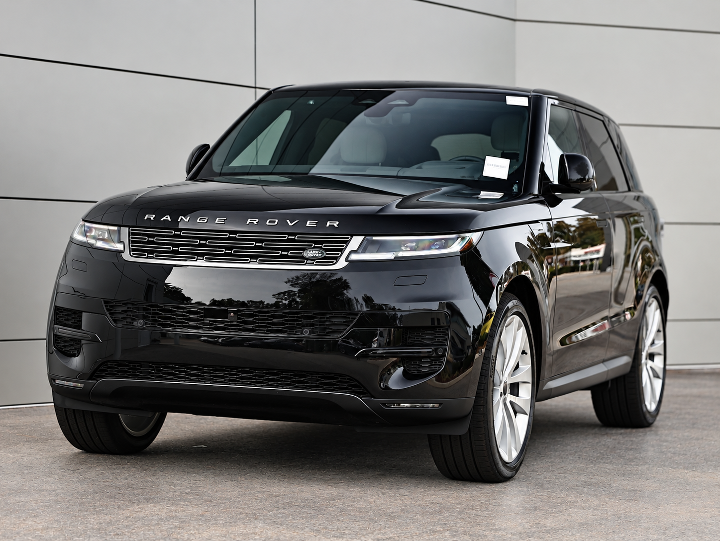 New 2027 Santorini Black Land Rover  SE P360 image 1
