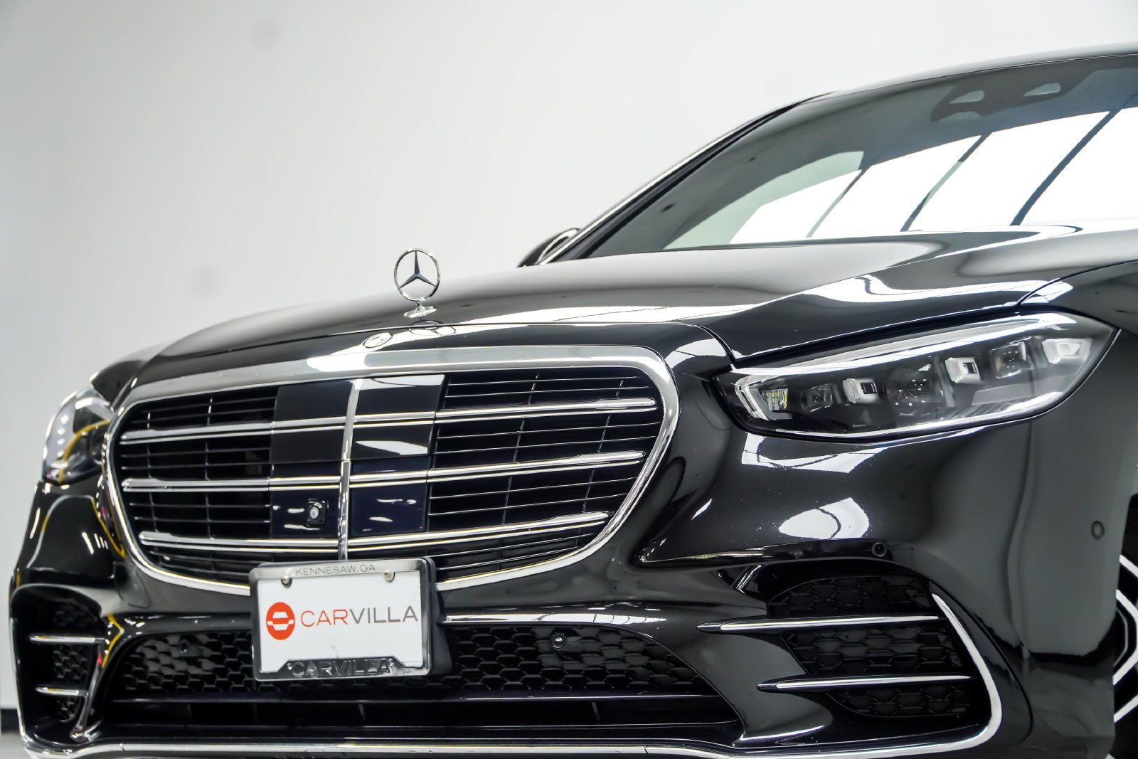 Used 2024 Black Mercedes-Benz S 580e image 2