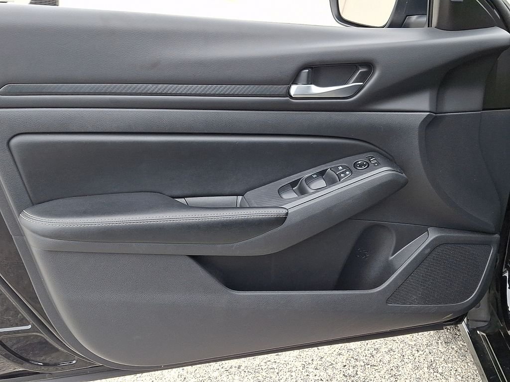 Used 2025 Black Nissan 2.5 SV image 13
