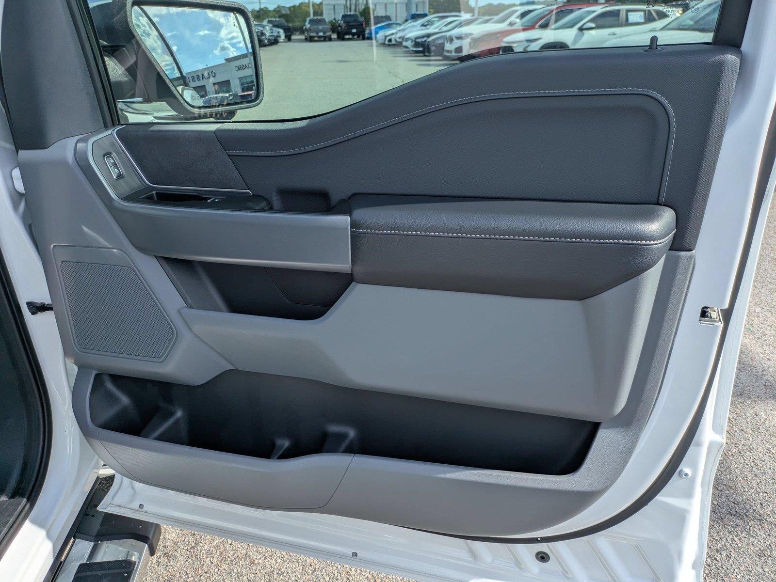 Used 2024 Oxford White FORD XLT image 32