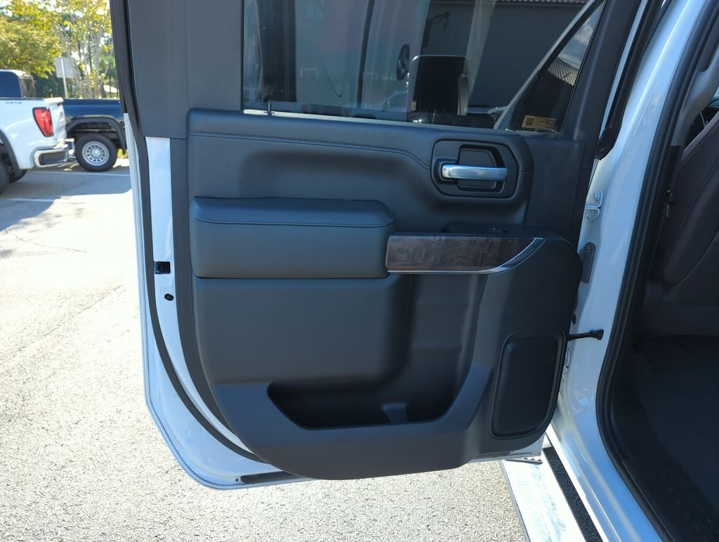 Used 2021 White GMC Denali image 29