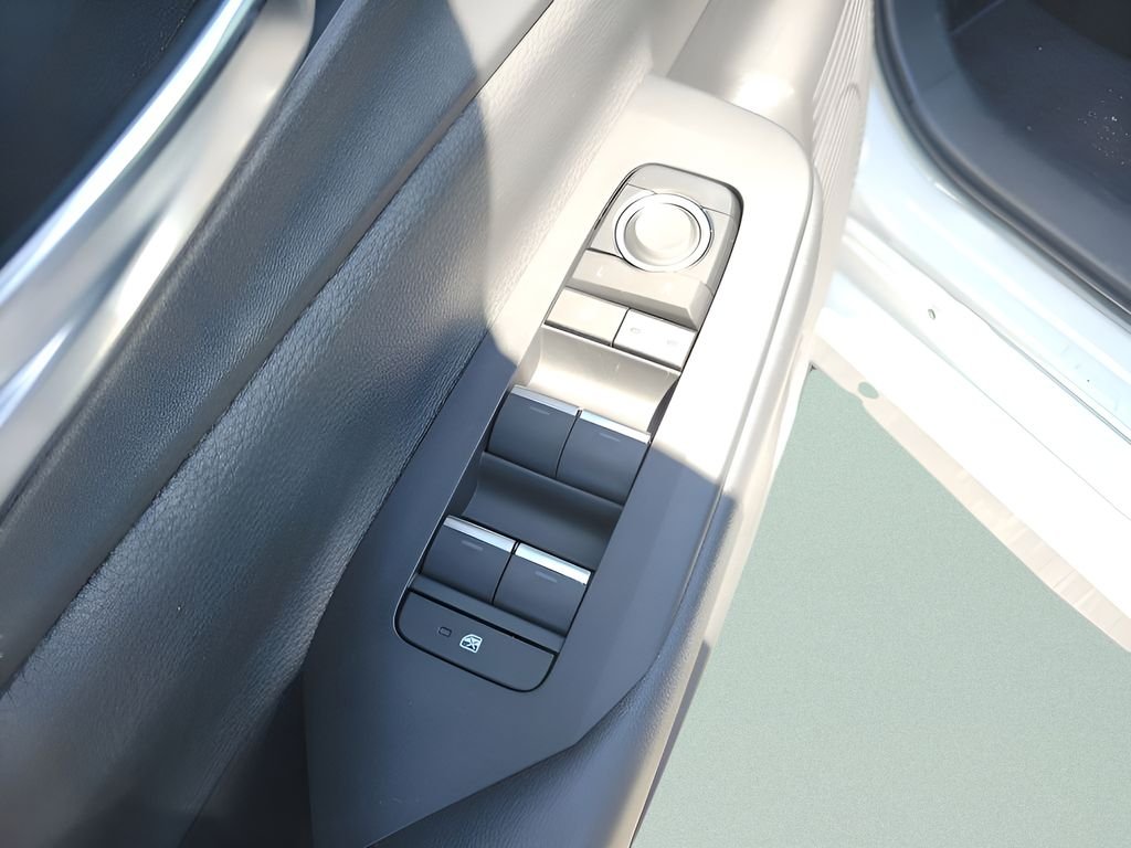 2026 Toyota Prius Plug-in Hybrid XSE - Photo 13