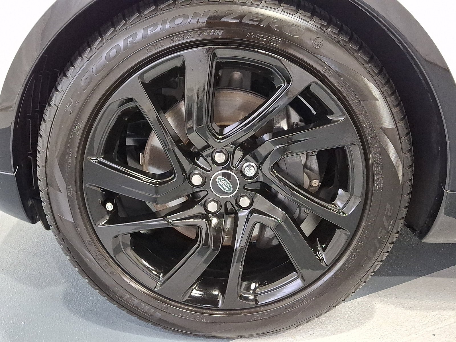Certified Used 2025 Fuji White Land Rover  image 8