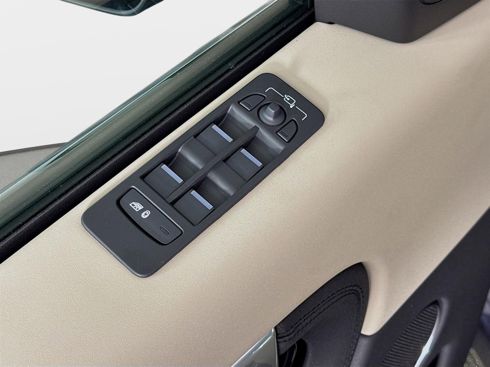 Used 2025 Blue Land Rover S image 20