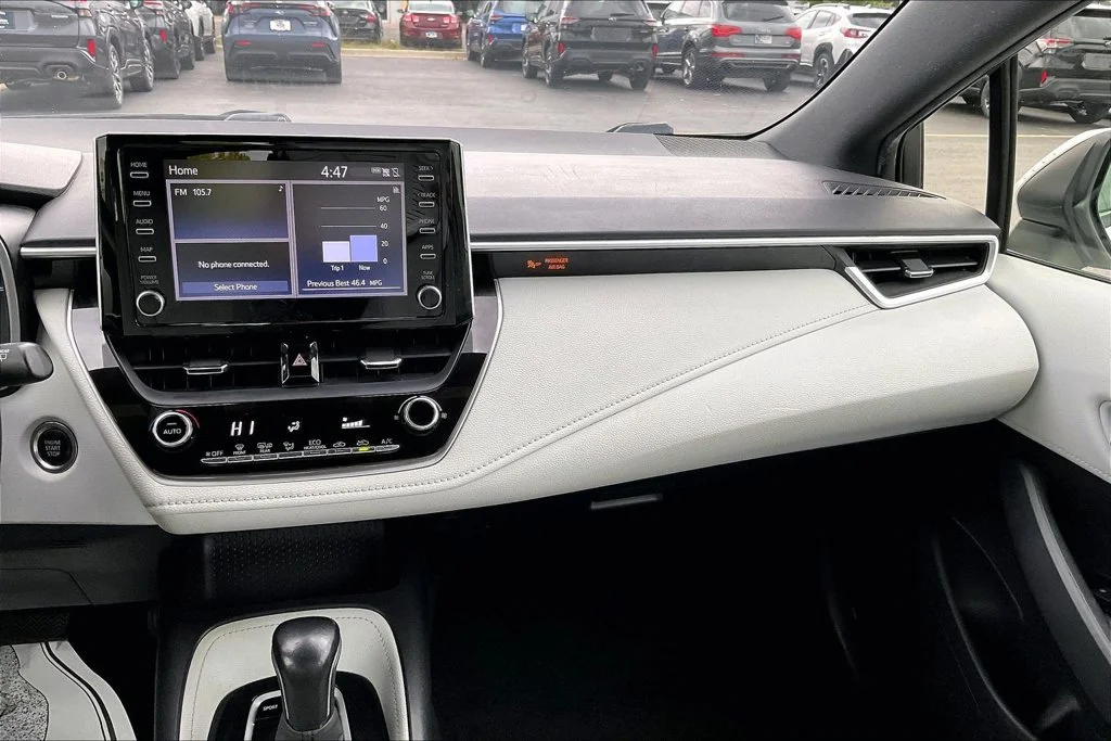 Used 2019 White Toyota SE image 19