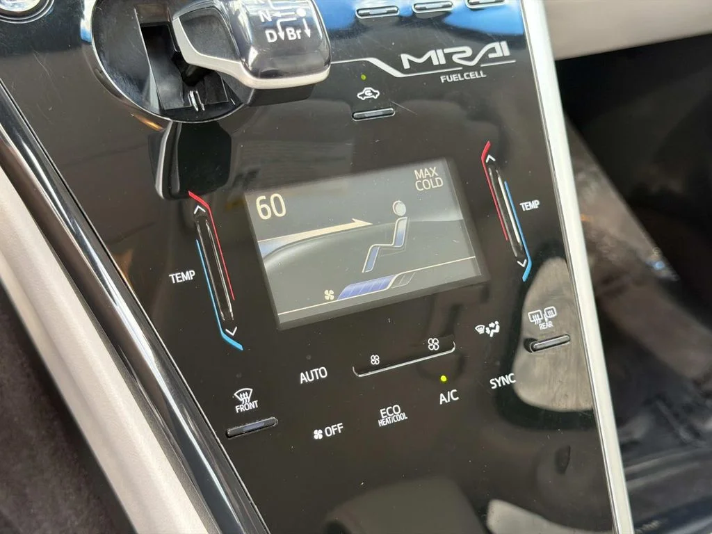 Used 2018 CRYSTAL WHITE Toyota Base image 12