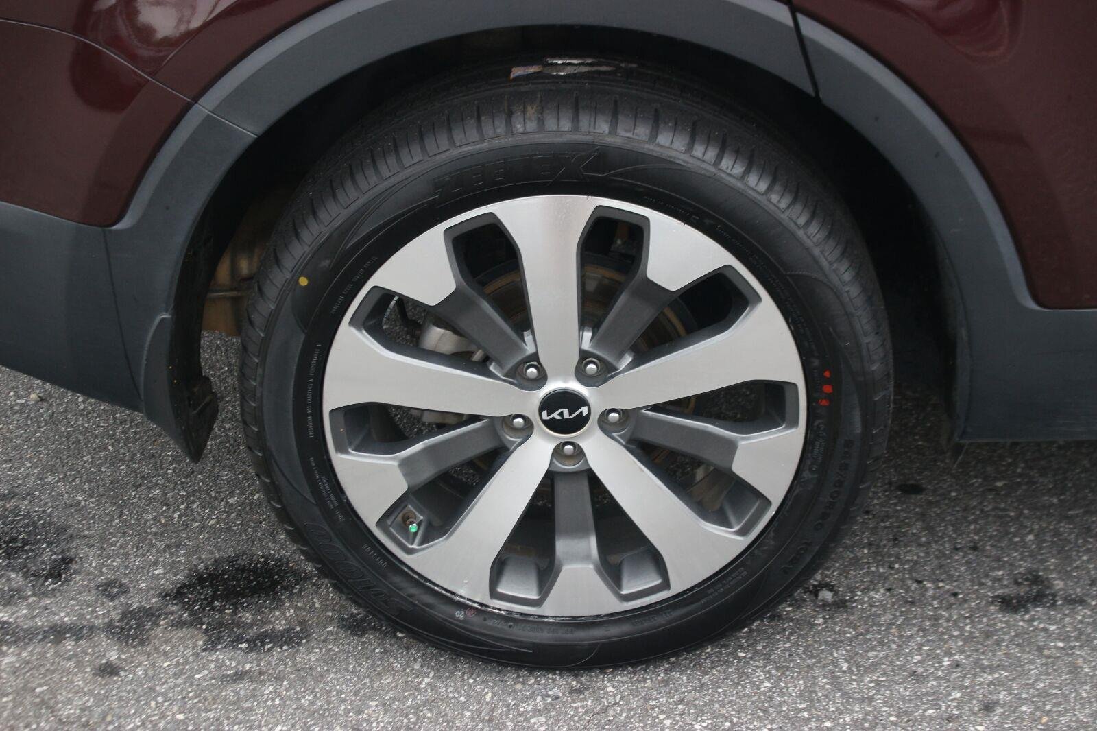 Used 2022 Red Kia EX image 40