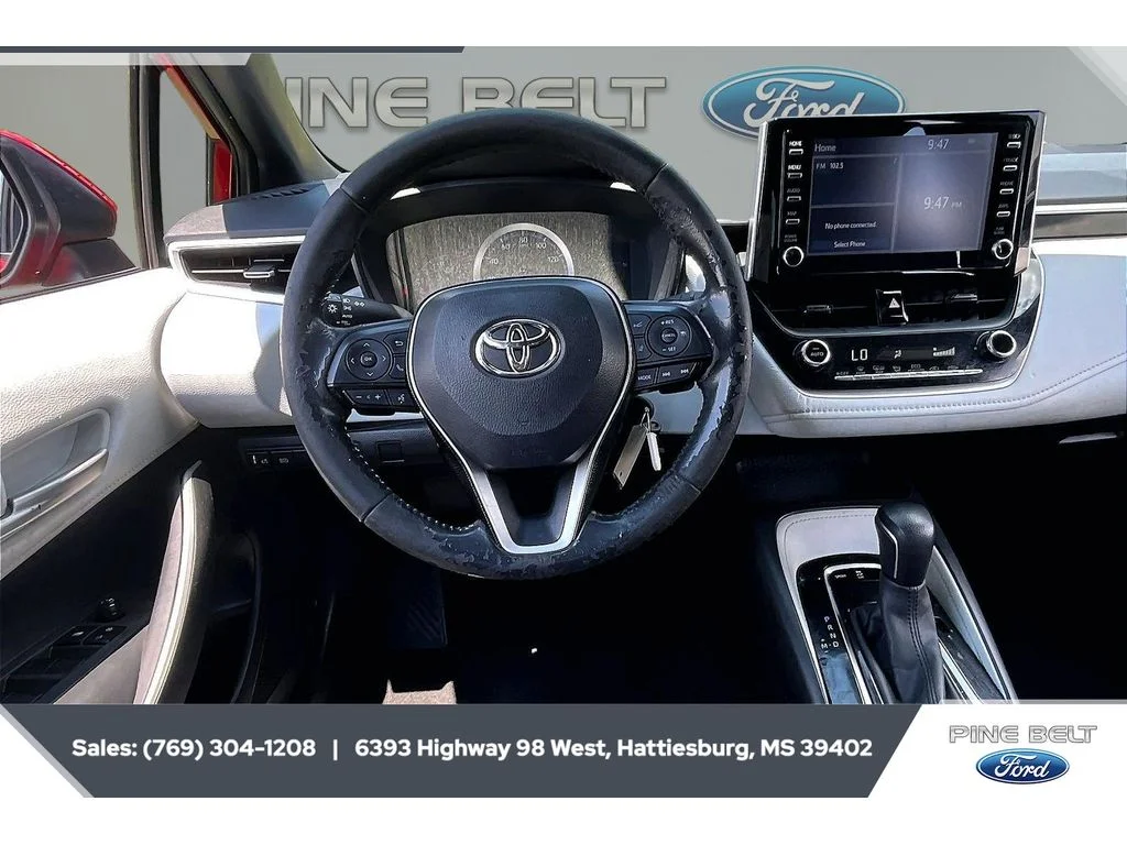 Used 2020 Barcelona Red Metallic Toyota SE image 5