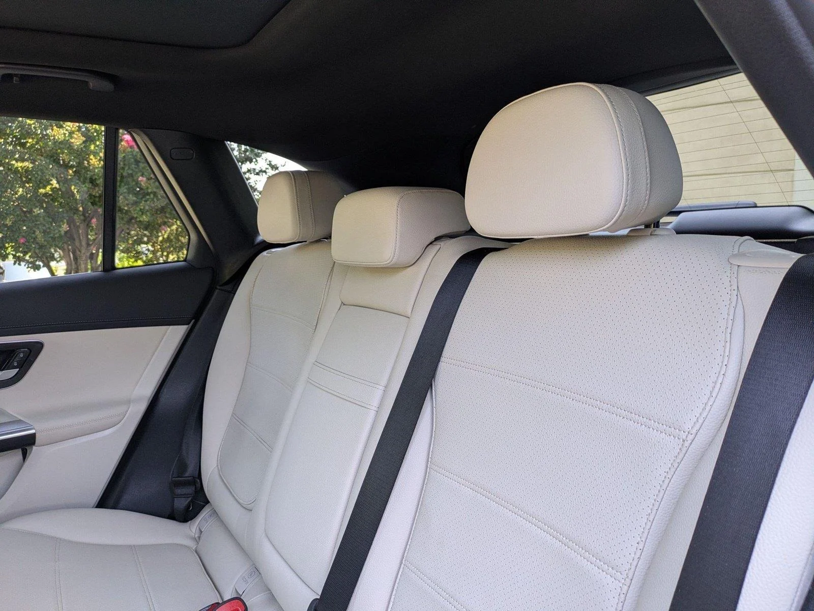 Used 2024 Black Mercedes-Benz GLC 300 image 28