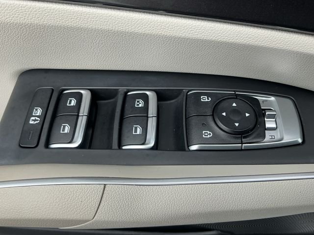 Used 2021 White Kia S image 28