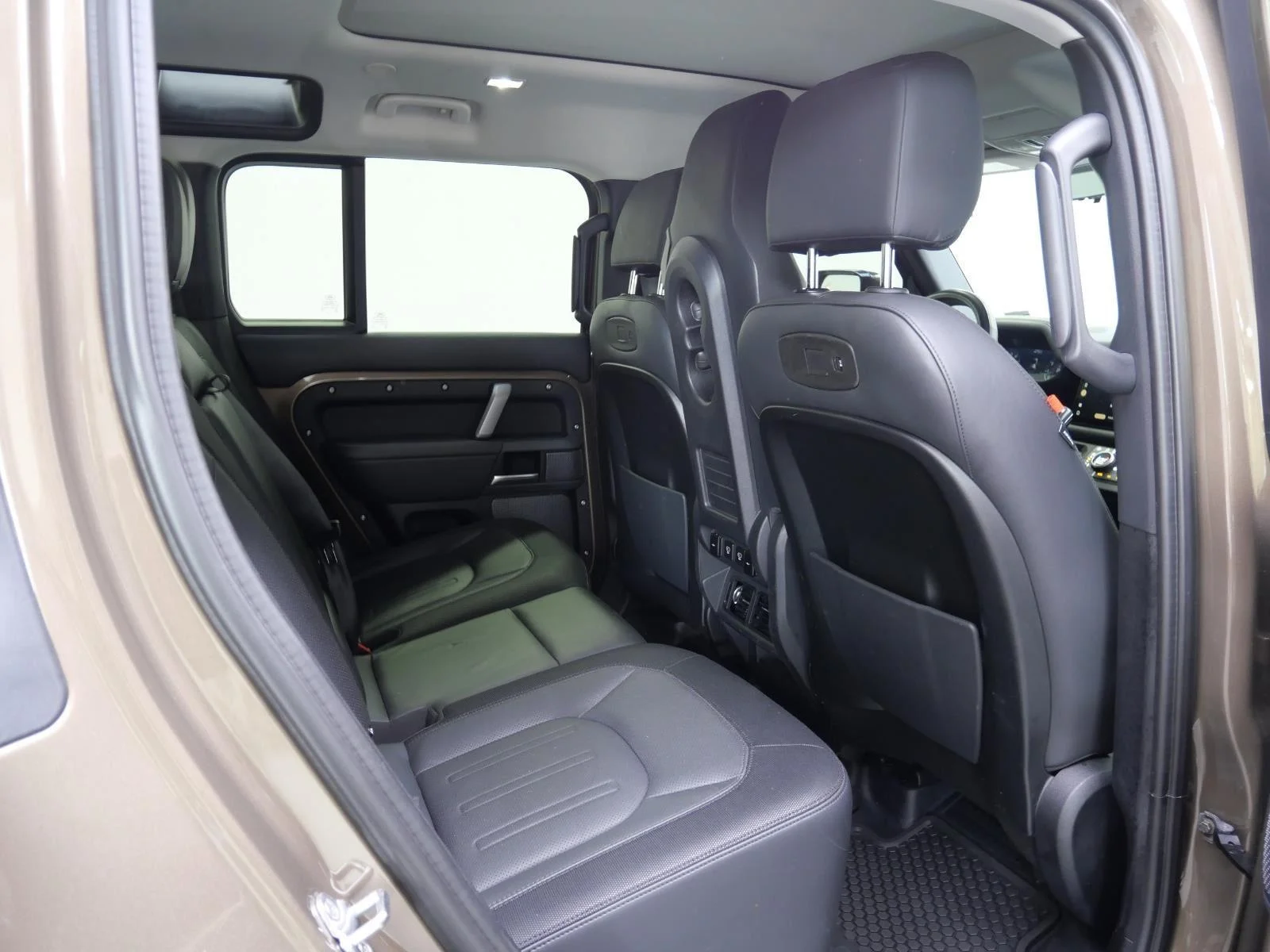 Used 2022 Gondwana Stone Metallic Land Rover X-Dynamic HSE image 31