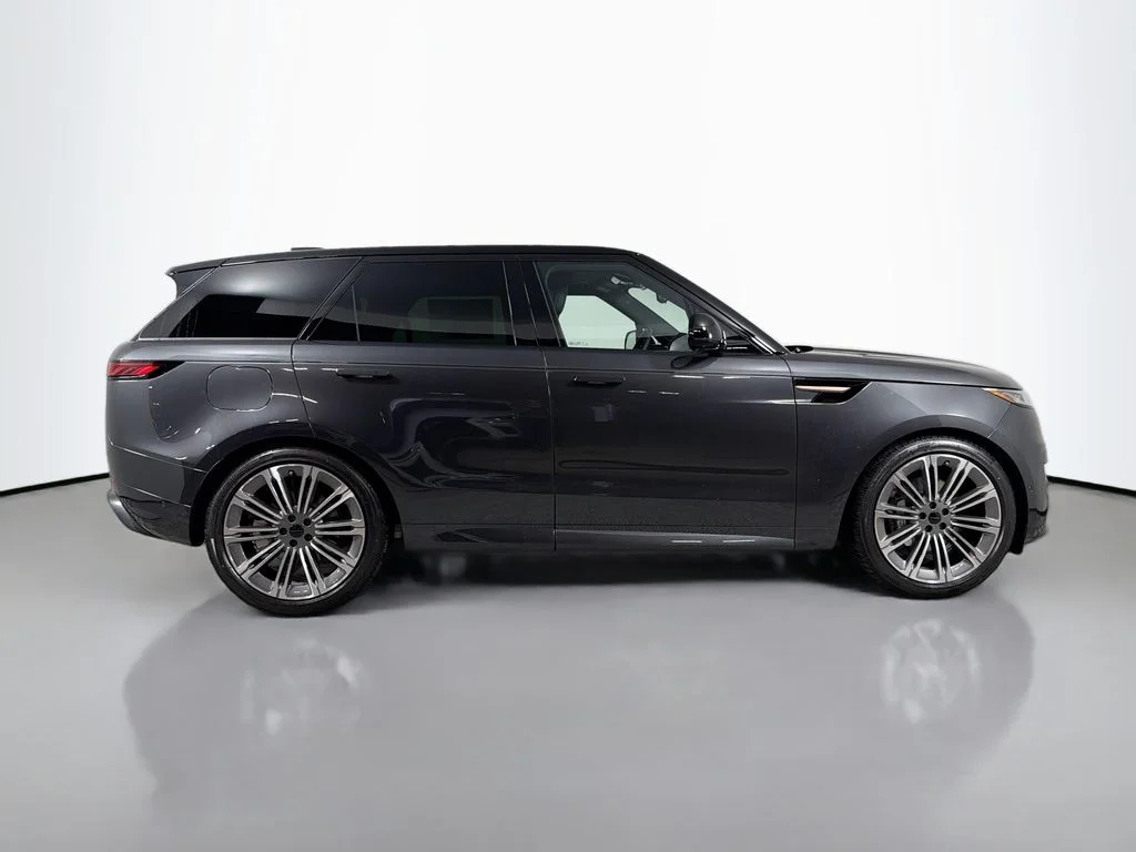 New 2026 Carpathian Grey Land Rover Dynamic SE image 4