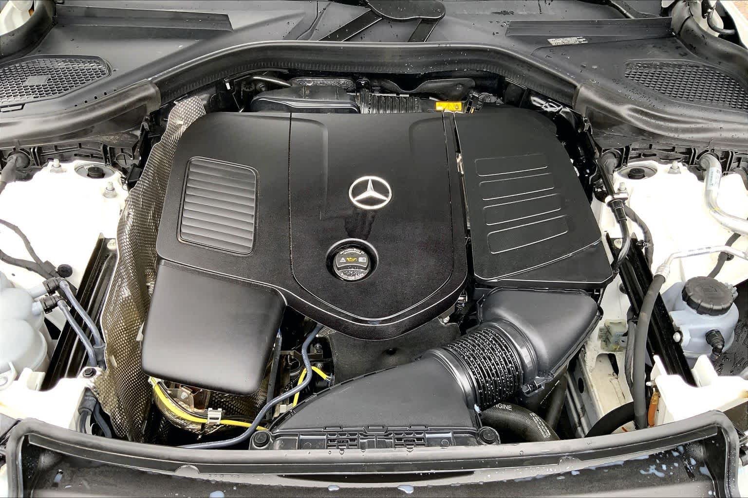 Certified Used 2025 Polar White Mercedes-Benz GLC 300 image 32