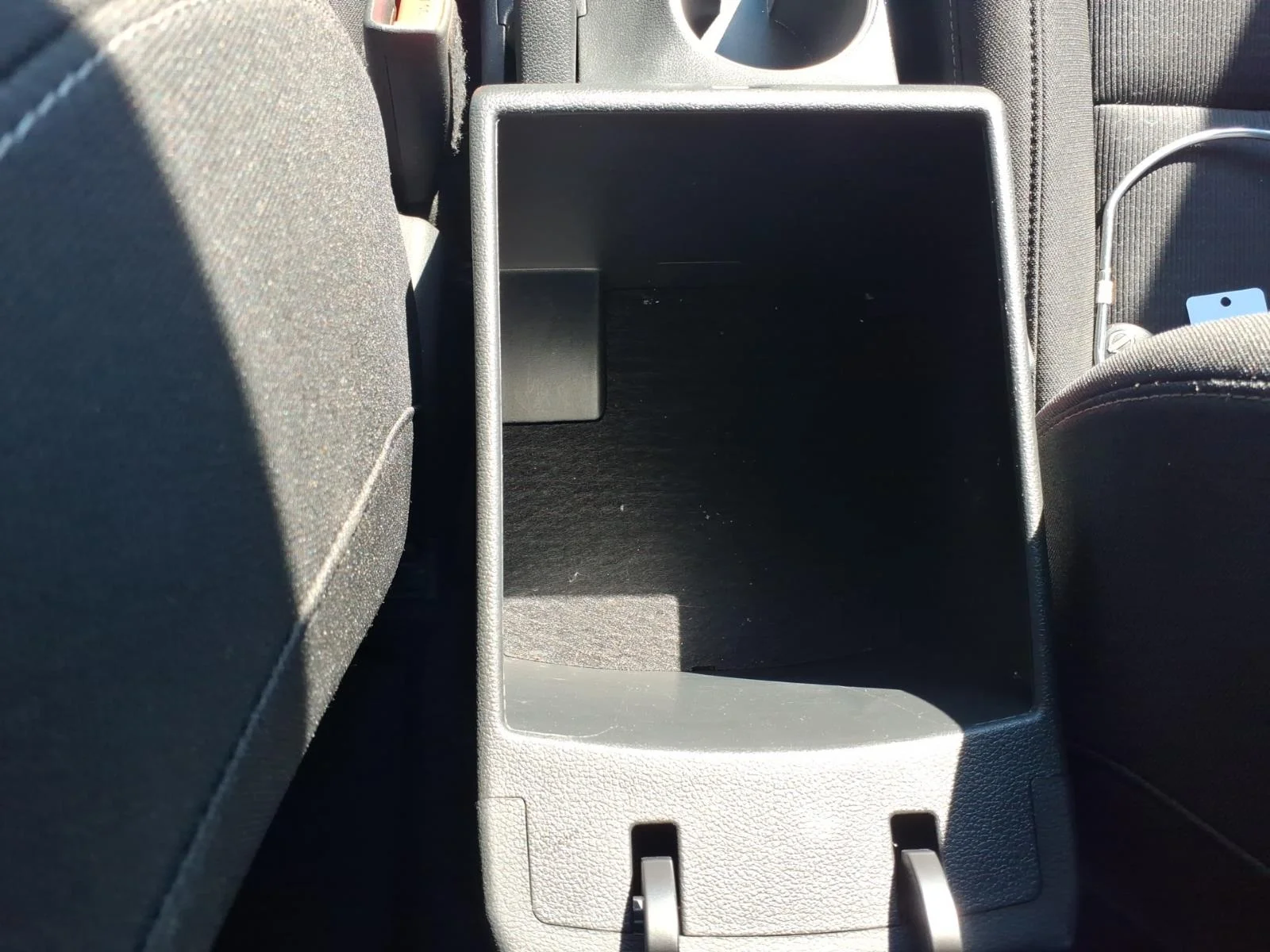 Used 2018 Machine Gray Hyundai Value Edition image 23