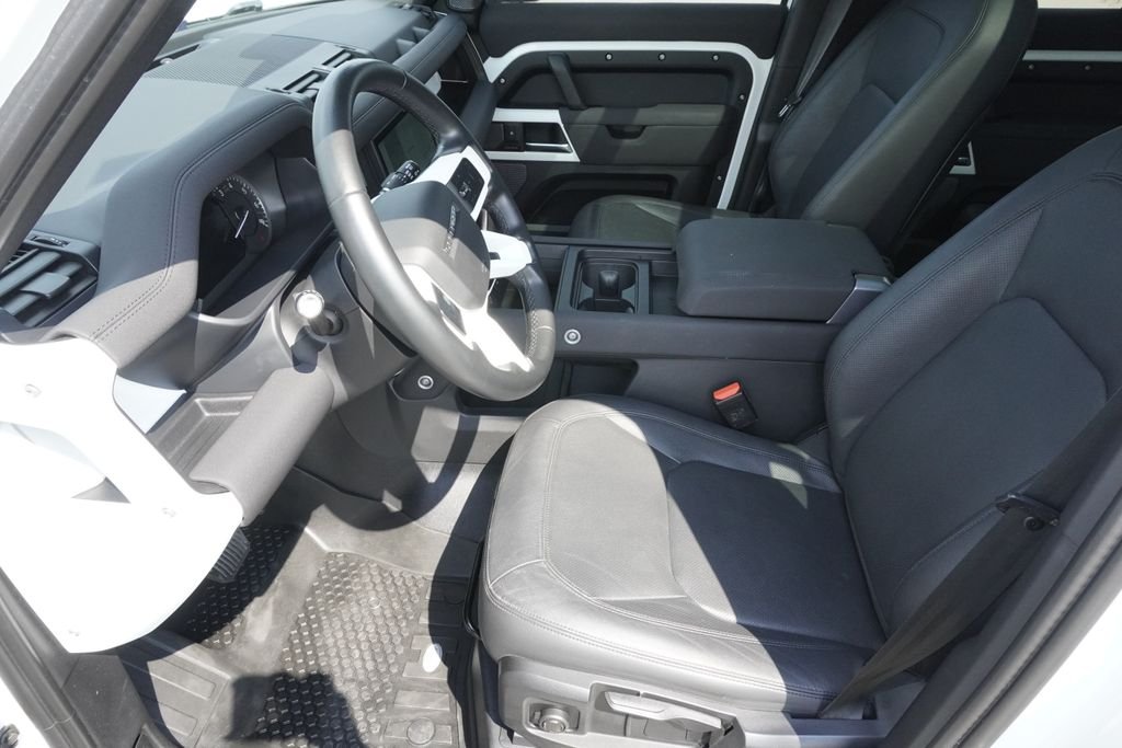 Used 2023 White Land Rover S image 19