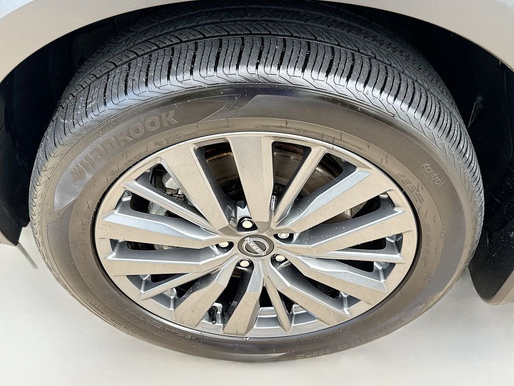 Used 2025 Super Black Nissan SL image 33