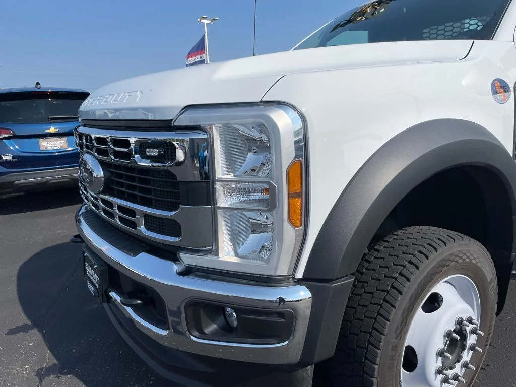 2025 Ford F-550 Super Duty Chassis Cab XL - Photo 39