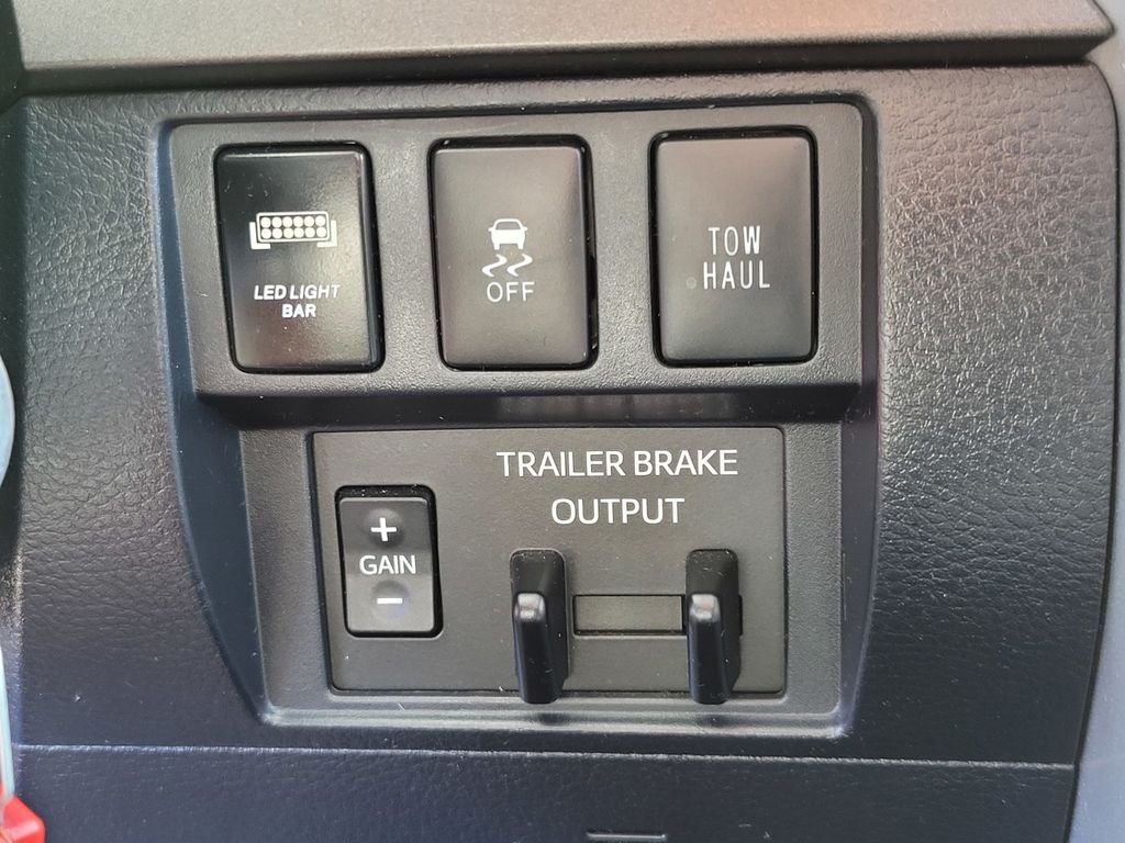 Certified Used 2018 Blue Toyota SR5 image 23