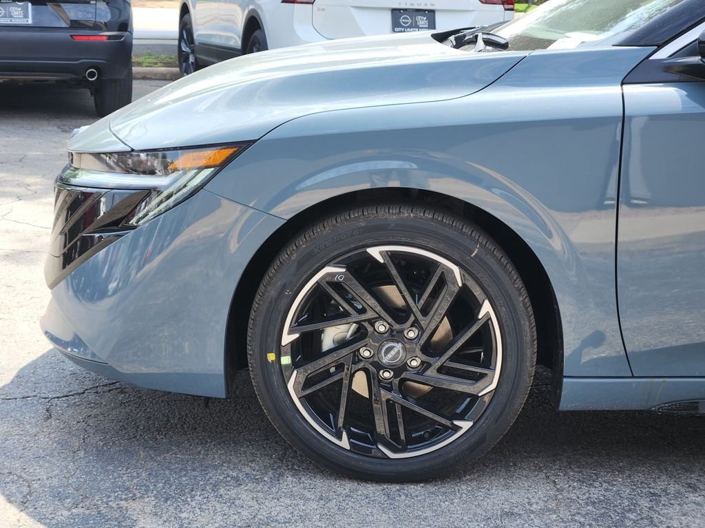 New 2026 Atlantic Gray Metallic / Super Black Two-tone Nissan SR image 9
