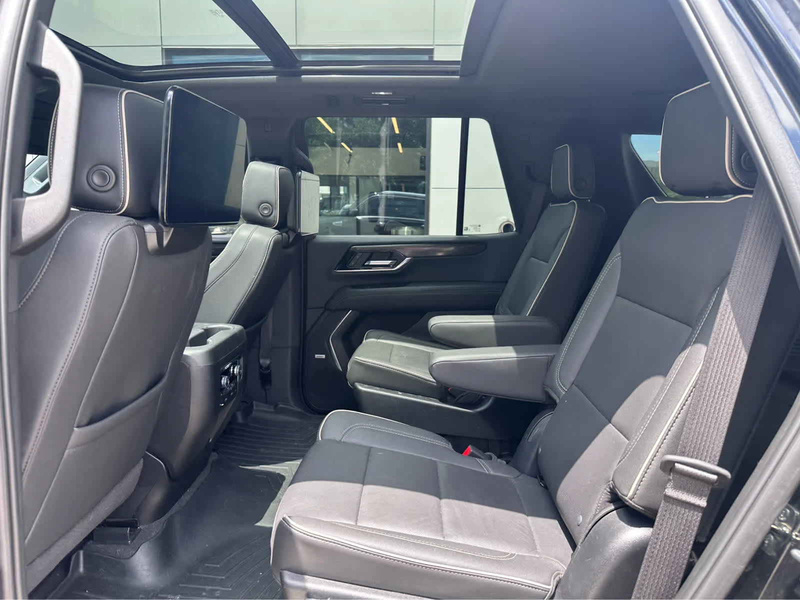 Used 2025 Onyx Black GMC Elevation image 12