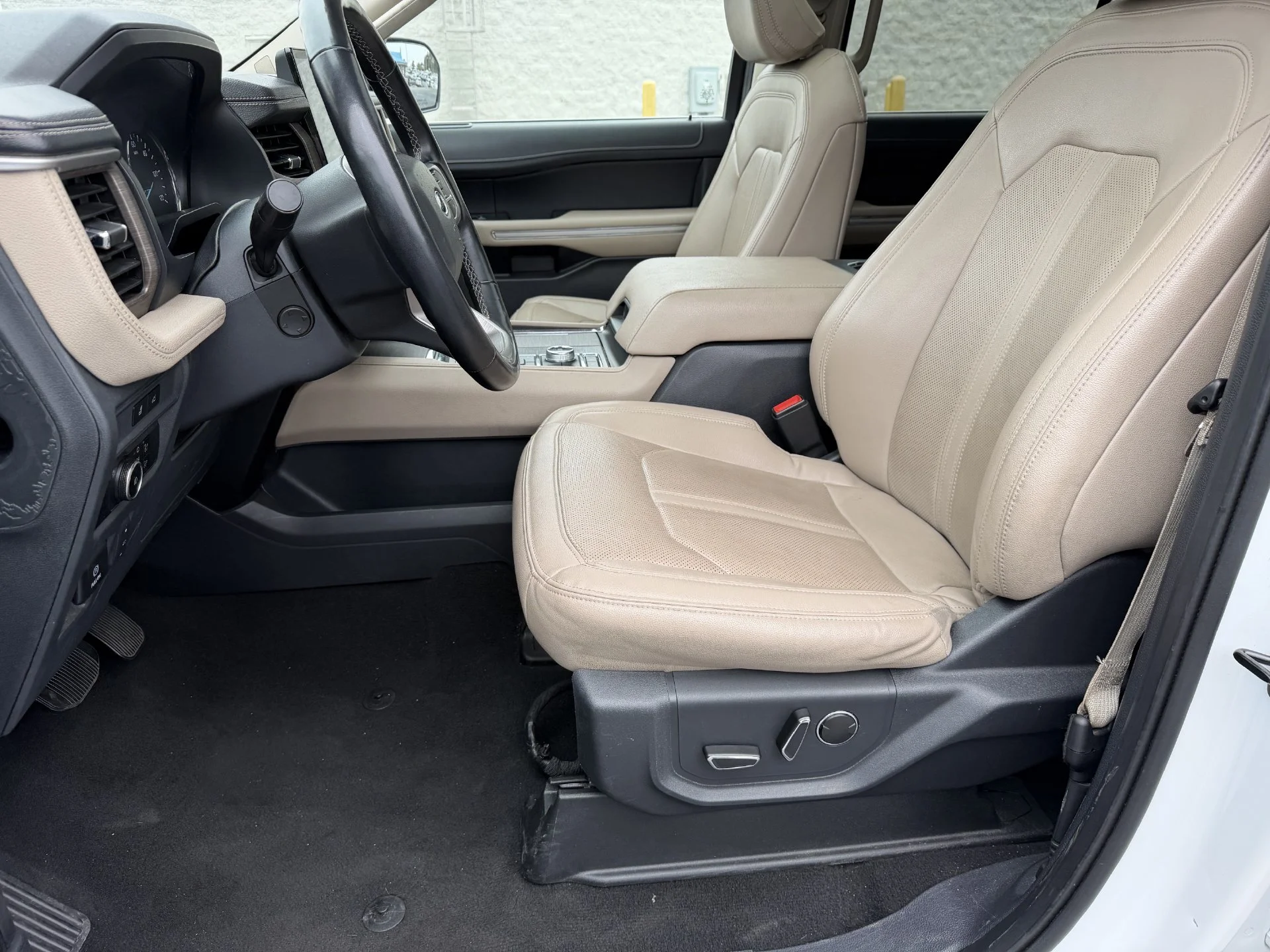 Certified Used 2024 Oxford White Ford Limited image 15