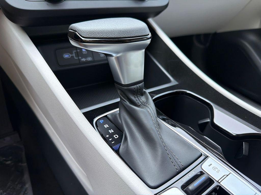 New 2026 Gray Hyundai SE FWD image 30