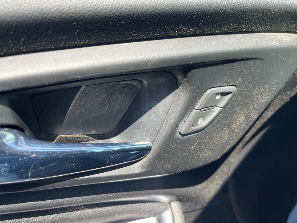 Used 2021 White Chevrolet LT image 13
