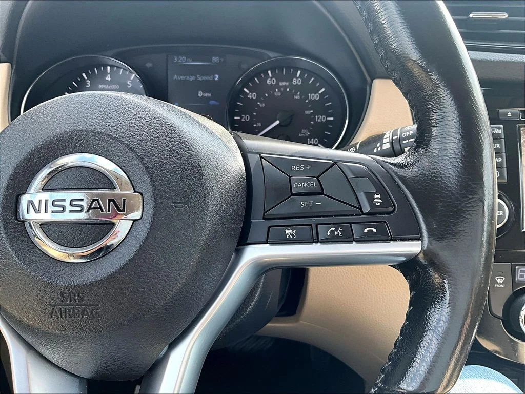 Used 2017 Red Nissan SL image 17