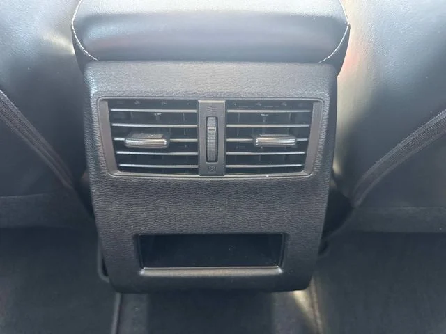 Used 2022 Silver Mitsubishi SE image 20