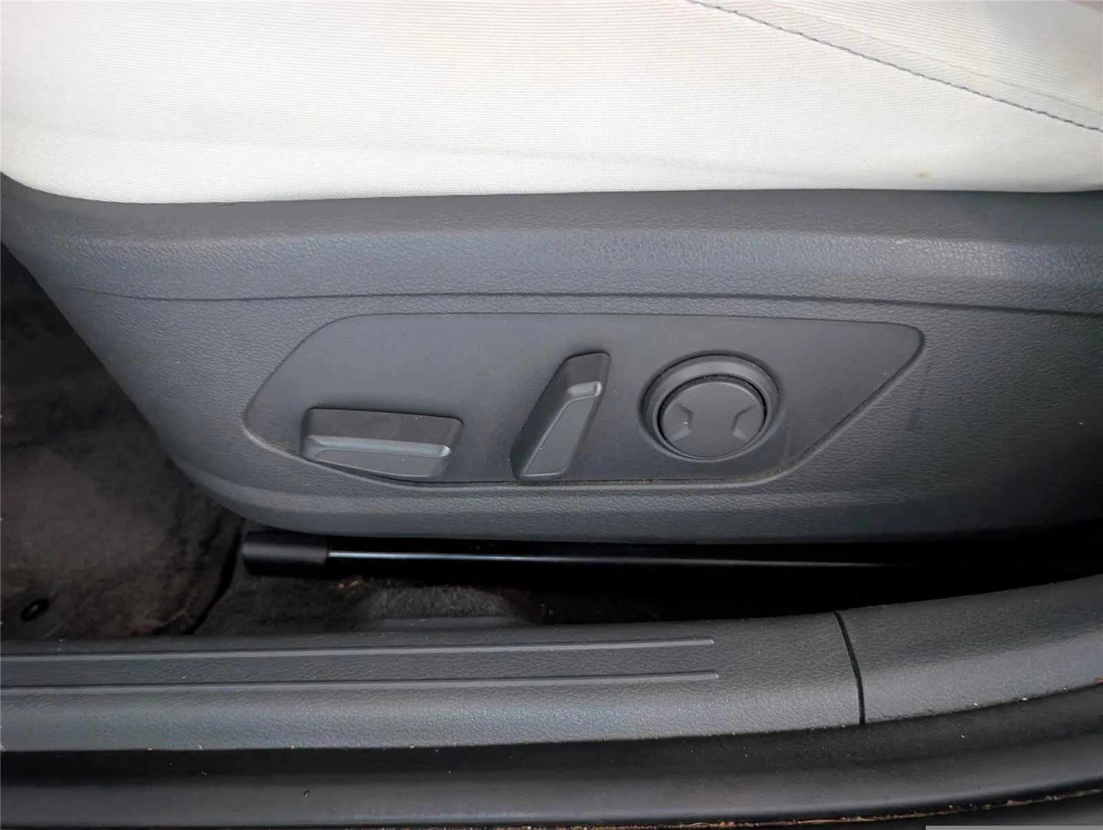 Used 2023 Curated Silver Hyundai SEL image 38